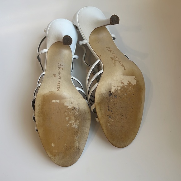 Anne Klein "Akodelle" white leather beaded T strap heeled sandals - Picture 5 of 6